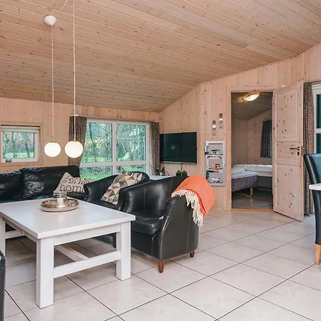 6 Person In Oksbol-by Traum