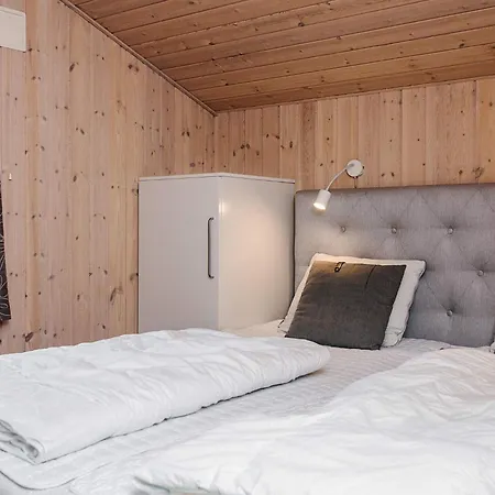 6 Person In Oksbol-by Traum